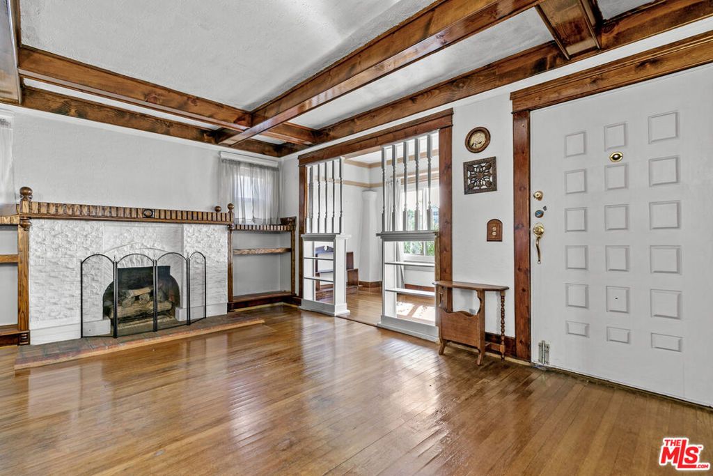 Photo of 945 W 54th Street, Los Angeles, CA 90037 (MLS # 26672111)