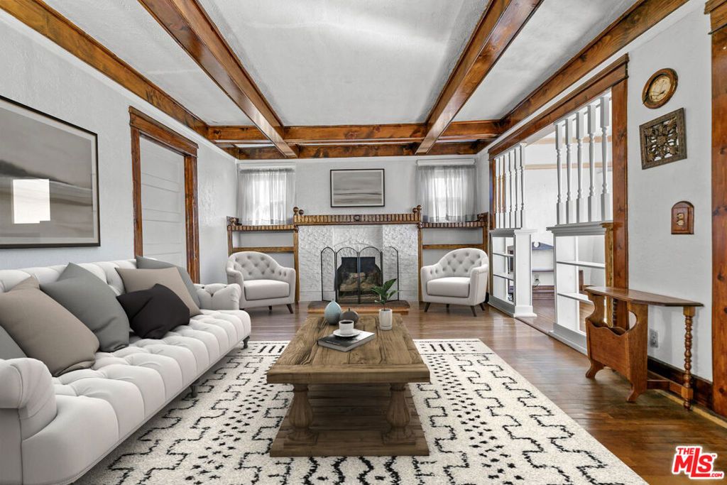 Photo of 945 W 54th Street, Los Angeles, CA 90037 (MLS # 26672111)