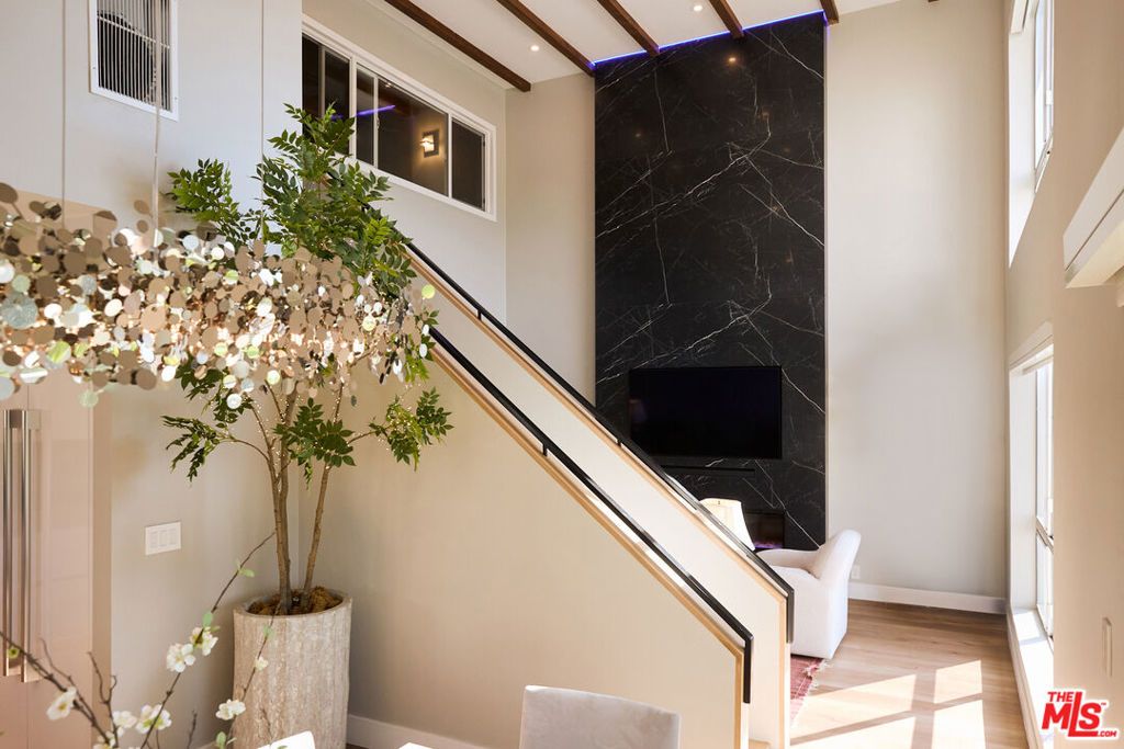 Photo of 221 S Gale Drive #403, Beverly Hills, CA 90211 (MLS # 26658465)