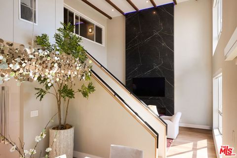 Photo of 221 S Gale Drive #403, Beverly Hills, CA 90211 (MLS # 26658465)