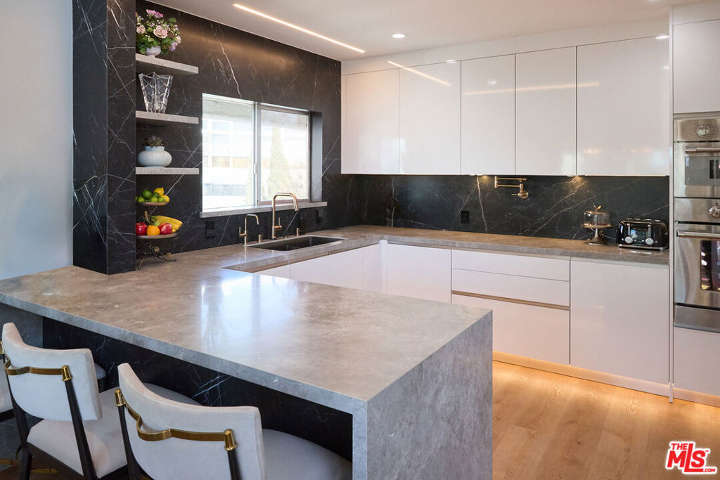 221 S Gale Drive 403