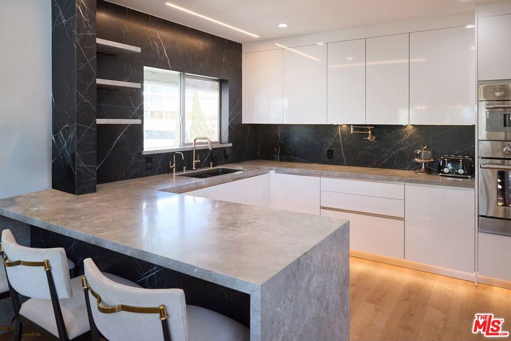 Photo of 221 S Gale Drive #403, Beverly Hills, CA 90211 (MLS # 26658465)