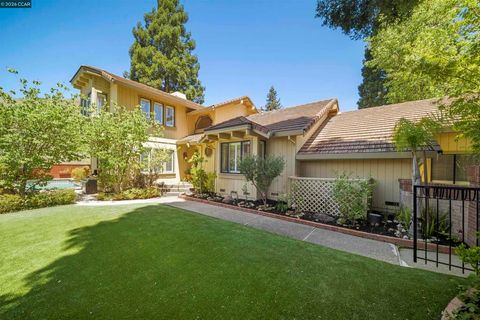 Photo of 951 Redwood Dr Dr, Danville, CA 94506 (MLS # 41137424)