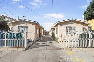 Located in the heart of Downtown Los Angeles, a remarkable opportunity awaits the ideal buyer. This multi-unit building features six units with a
total living space of 2,720 square feet. One unit is brand new construction and is vacant ready to be occupied. Each unit is equipped with one
bedroom, one bathroom, and a private front patio. Security is ensured with a gated entrance. The property enjoys a prime location, directly across
from South Park, providing convenient access to the recreation center, community pool, and the Football Academy. Additionally, the building's
proximity to the 110 freeways, schools, markets, and various amenities further enhances its appeal.