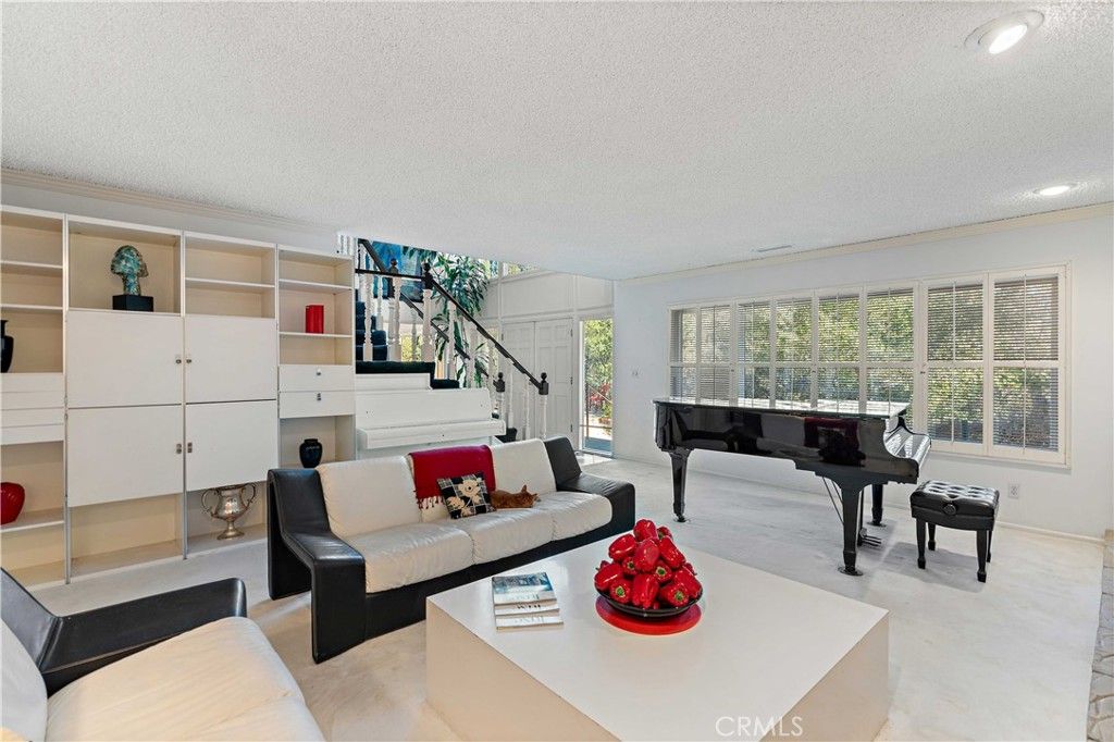 Photo of 11944 Briarvale Lane, Studio City, CA 91604 (MLS # SR25272721)