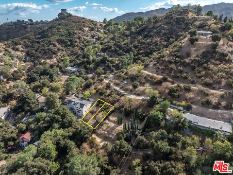 Photo of 7128 High Cliff Trail, Tujunga, CA 91042 (MLS # 26656407)
