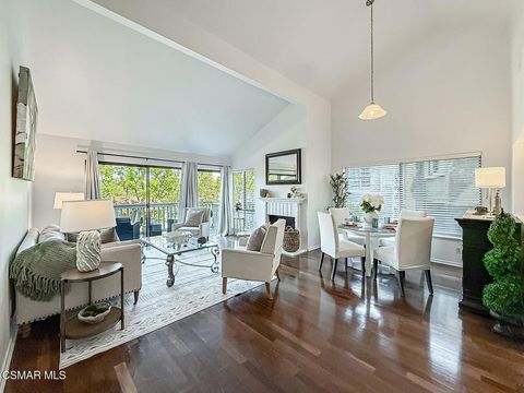 Photo of 599 Calle De Las Ovejas, Oak Park, CA 91377 (MLS # 226002191)