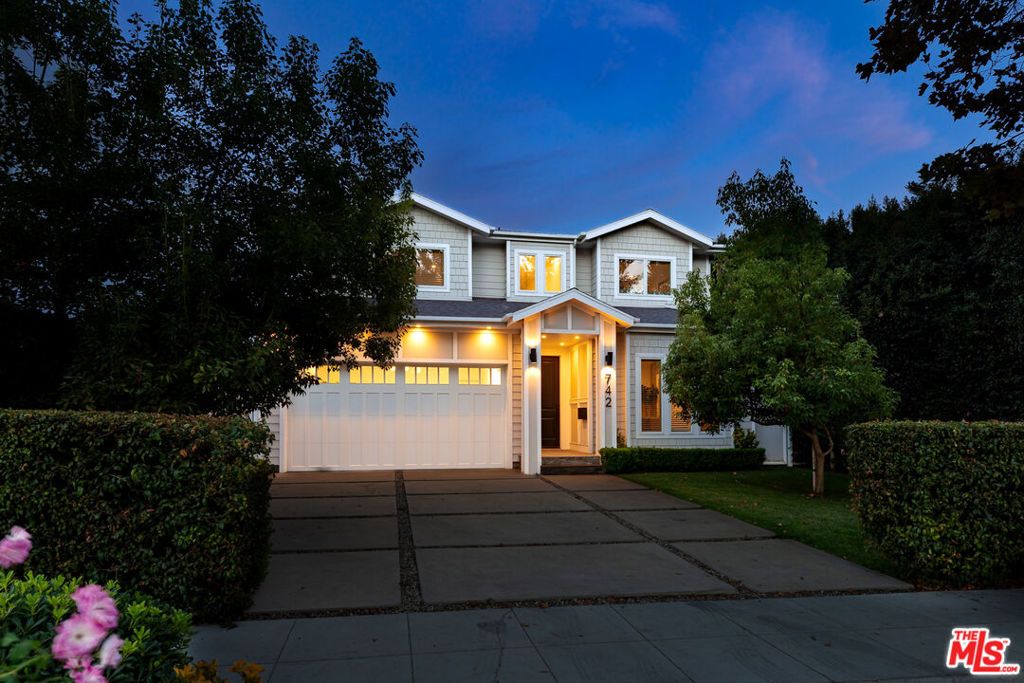 Photo of 742 N Detroit Street, Los Angeles, CA 90046 (MLS # 25581231)