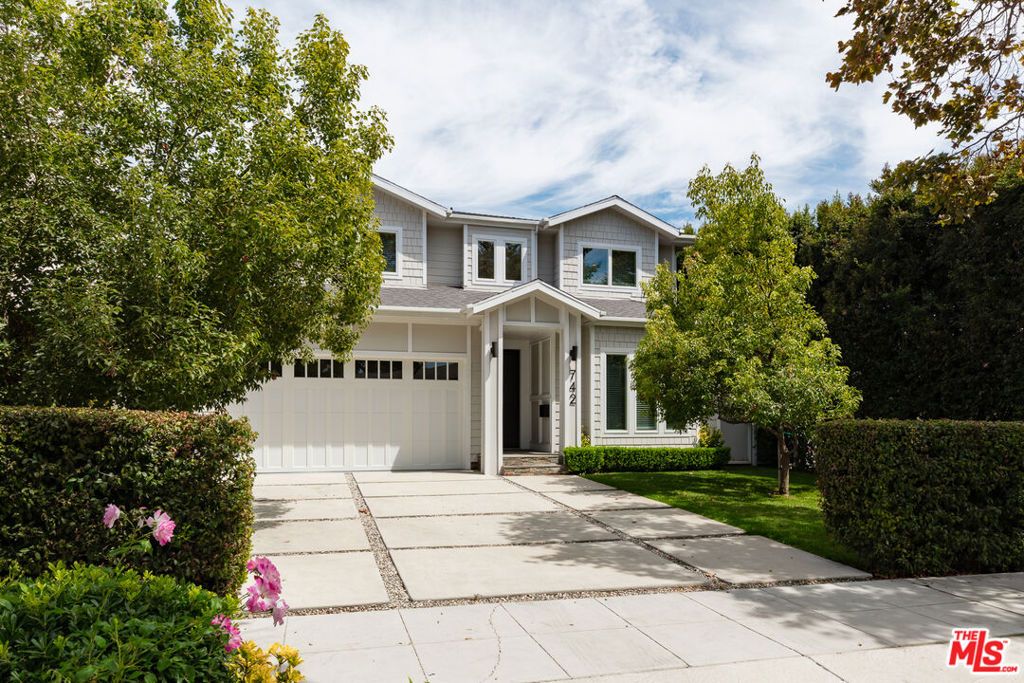 Photo of 742 N Detroit Street, Los Angeles, CA 90046 (MLS # 25581231)