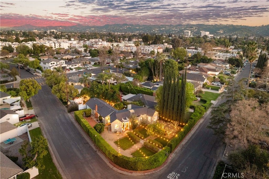 Photo of 5306 Norwich Avenue, Sherman Oaks, CA 91411 (MLS # SR26046301)