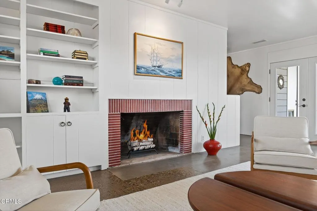 Ventura, California 93003, United States, 3 Bedrooms Bedrooms, ,2 BathroomsBathrooms,Residential,Active,187675