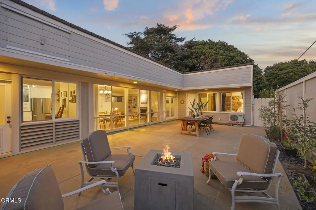 Ventura, California 93003, United States, 3 Bedrooms Bedrooms, ,2 BathroomsBathrooms,Residential,Active,187675