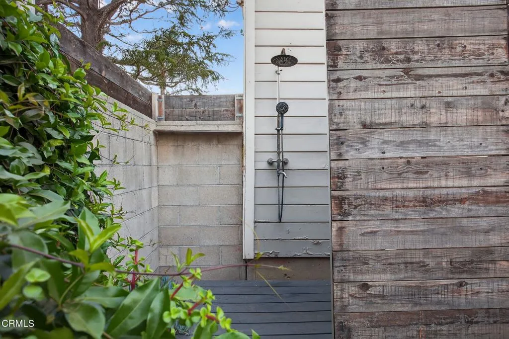 Ventura, California 93003, United States, 3 Bedrooms Bedrooms, ,2 BathroomsBathrooms,Residential,Active,187675