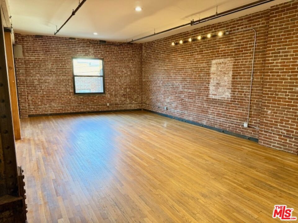 215 S Santa Fe Avenue 4