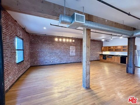 Photo of 215 S Santa Fe Avenue #4, Los Angeles, CA 90012 (MLS # 25603053) Photo of 215 S Santa Fe Avenue #4, Los Angeles, CA 90012 (MLS # 25603053)