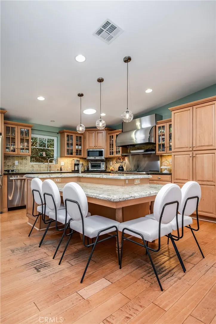 Studio City, California 91602, United States, 5 Bedrooms Bedrooms, ,4 BathroomsBathrooms,Residential,Active,229977