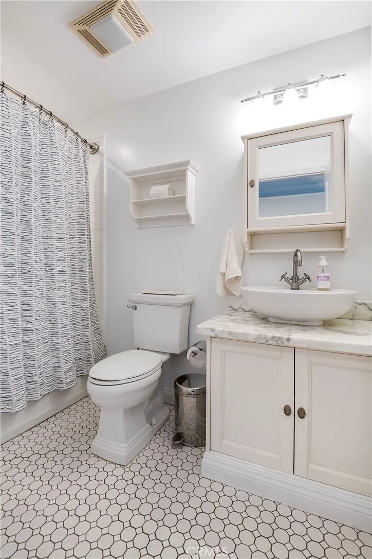 Studio City, California 91602, United States, 5 Bedrooms Bedrooms, ,4 BathroomsBathrooms,Residential,Active,229977