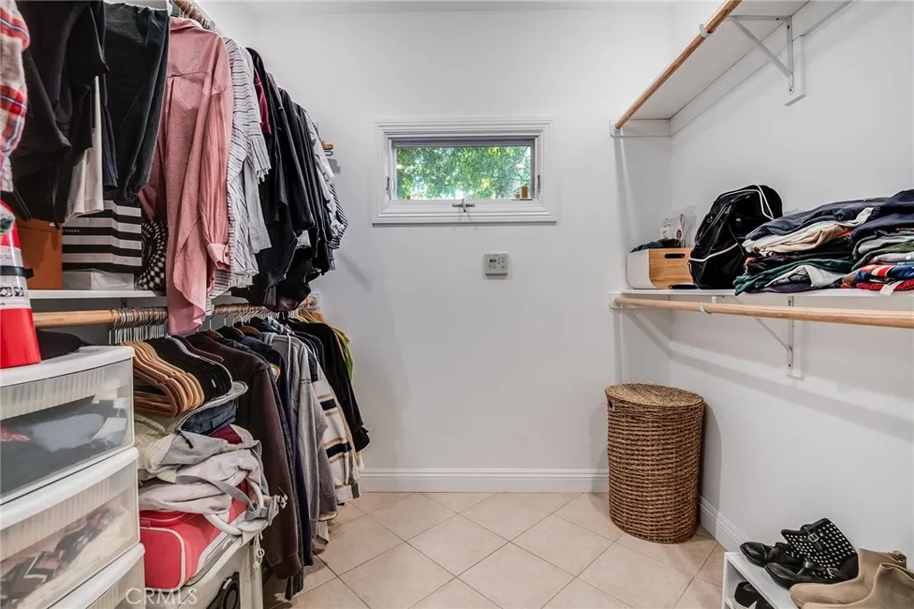 Studio City, California 91602, United States, 5 Bedrooms Bedrooms, ,4 BathroomsBathrooms,Residential,Active,229977