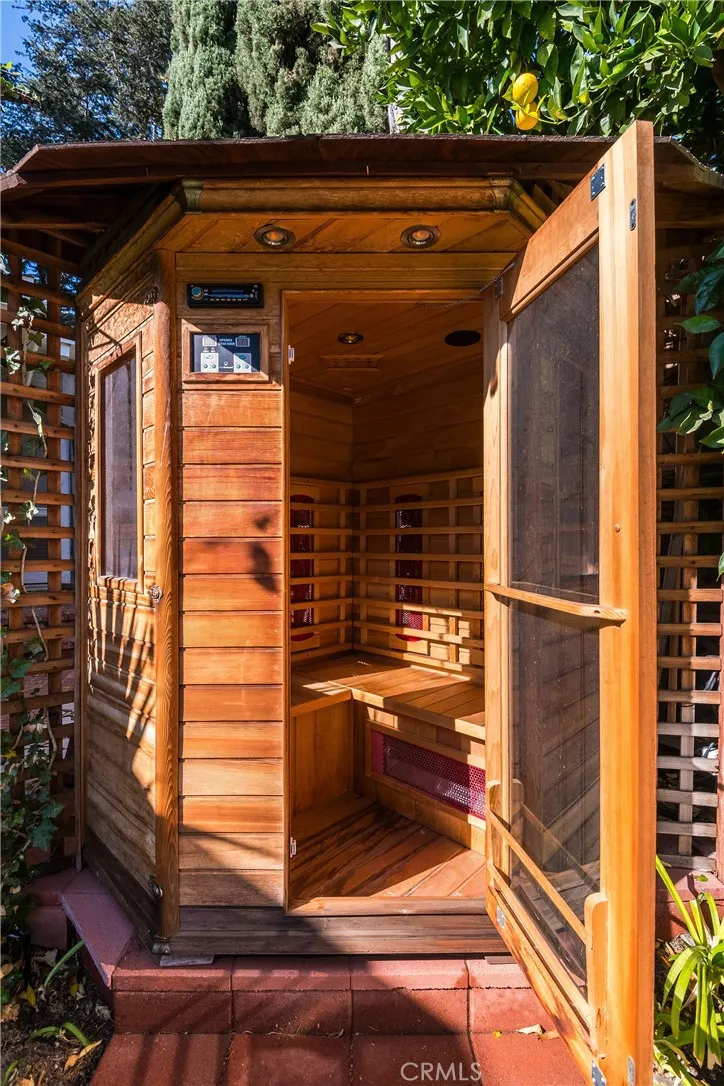 Studio City, California 91602, United States, 5 Bedrooms Bedrooms, ,4 BathroomsBathrooms,Residential,Active,229977