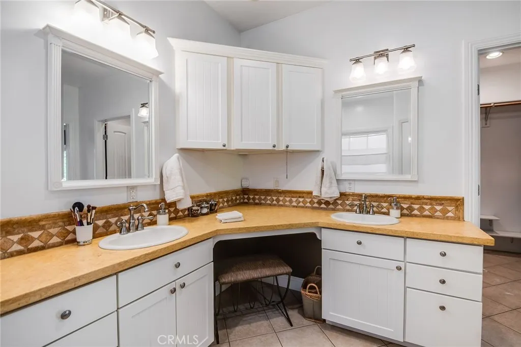 Studio City, California 91602, United States, 5 Bedrooms Bedrooms, ,4 BathroomsBathrooms,Residential,Active,229977