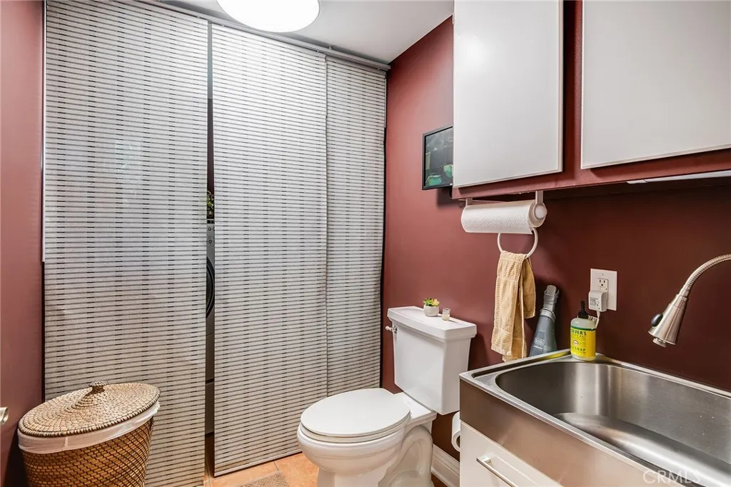 Studio City, California 91602, United States, 5 Bedrooms Bedrooms, ,4 BathroomsBathrooms,Residential,Active,229977