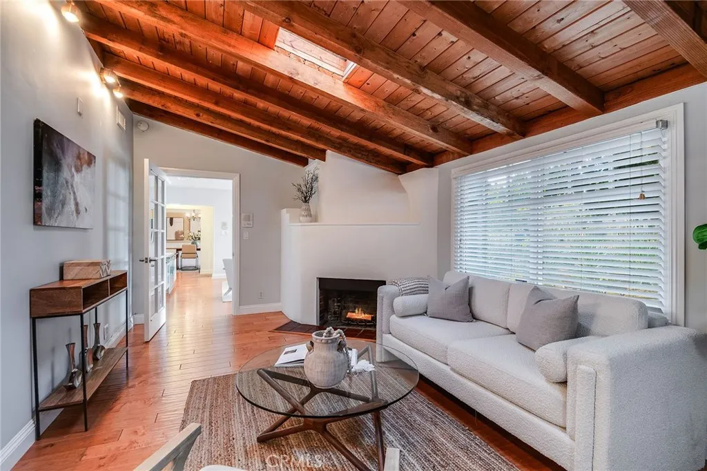 Studio City, California 91602, United States, 5 Bedrooms Bedrooms, ,4 BathroomsBathrooms,Residential,Active,229977