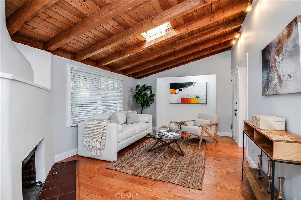 Studio City, California 91602, United States, 5 Bedrooms Bedrooms, ,4 BathroomsBathrooms,Residential,Active,229977