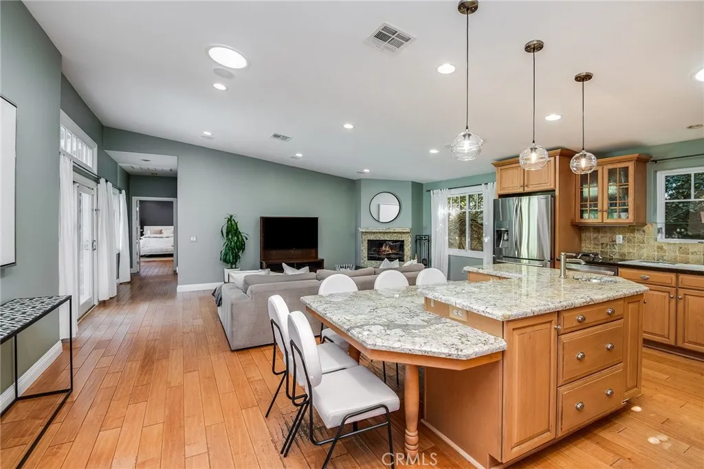 Studio City, California 91602, United States, 5 Bedrooms Bedrooms, ,4 BathroomsBathrooms,Residential,Active,229977