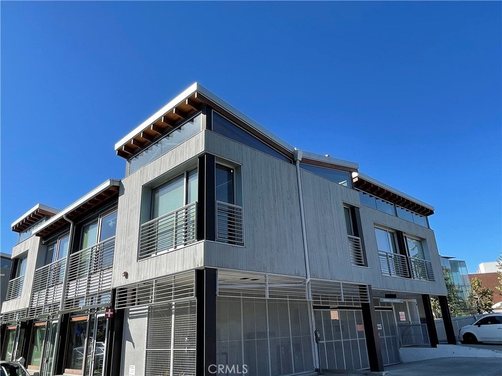1300 Highland 210