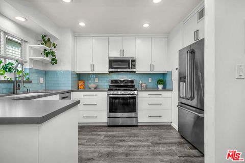 Photo of 14238 Dickens Street #4, Sherman Oaks, CA 91423 (MLS # 25601221)