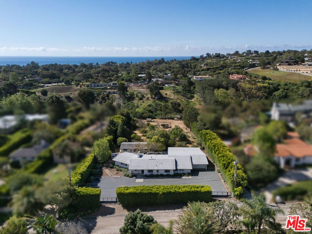 Photo of 28926 Boniface Drive, Malibu, CA 90265 (MLS # 26670143)
