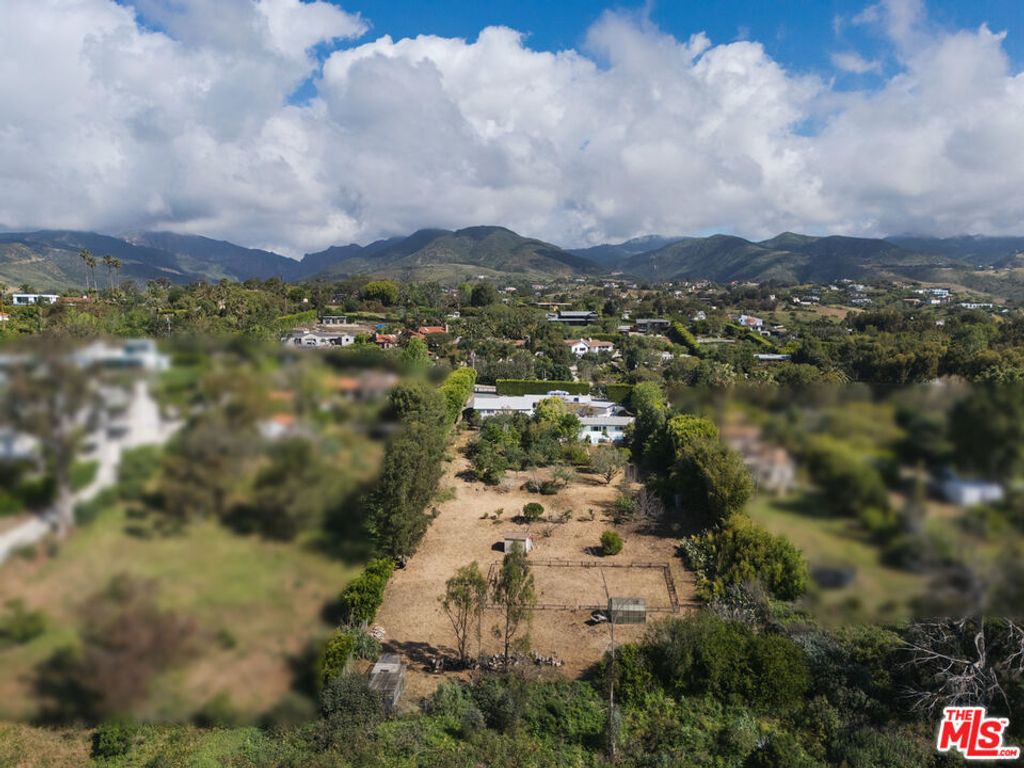 Photo of 28926 Boniface Drive, Malibu, CA 90265 (MLS # 26670143)