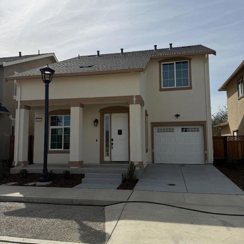Photo of 140 Alan Lane, Hollister, CA 95023 (MLS # ML82040592)