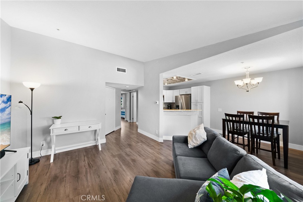 2620 Avenida Del Vista 203