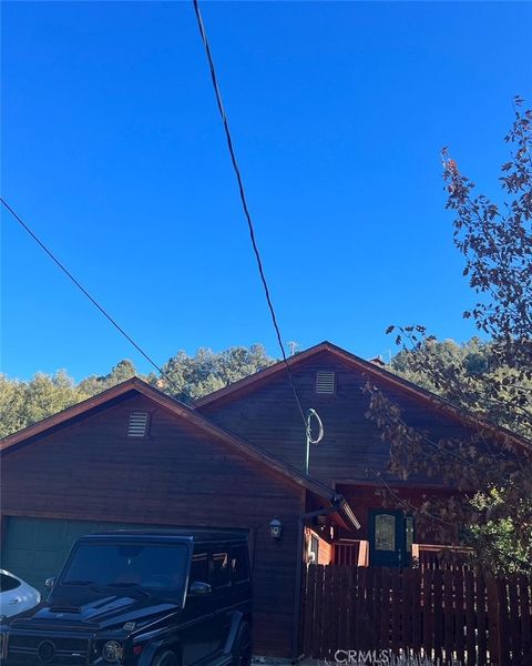 Photo of 2504 Glacier Drive Dr, Frazier Park, CA 93225 (MLS # SR26010896)