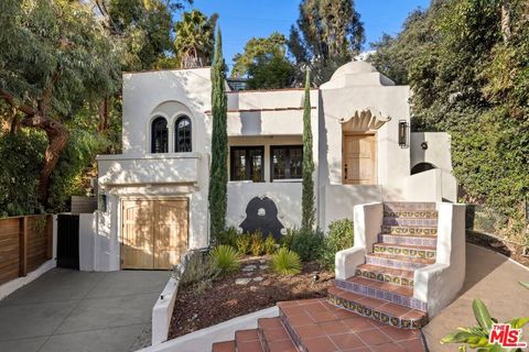 Photo of 8061 Woodland Lane, Los Angeles, CA 90046 (MLS # 25628627)