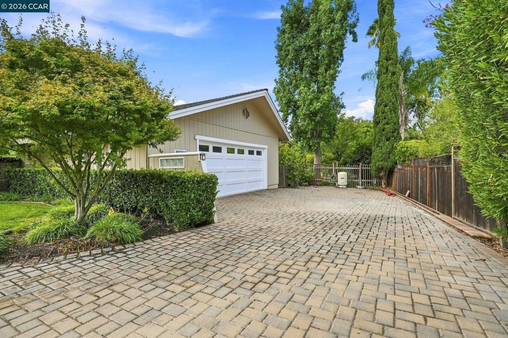 126 Peake Pl