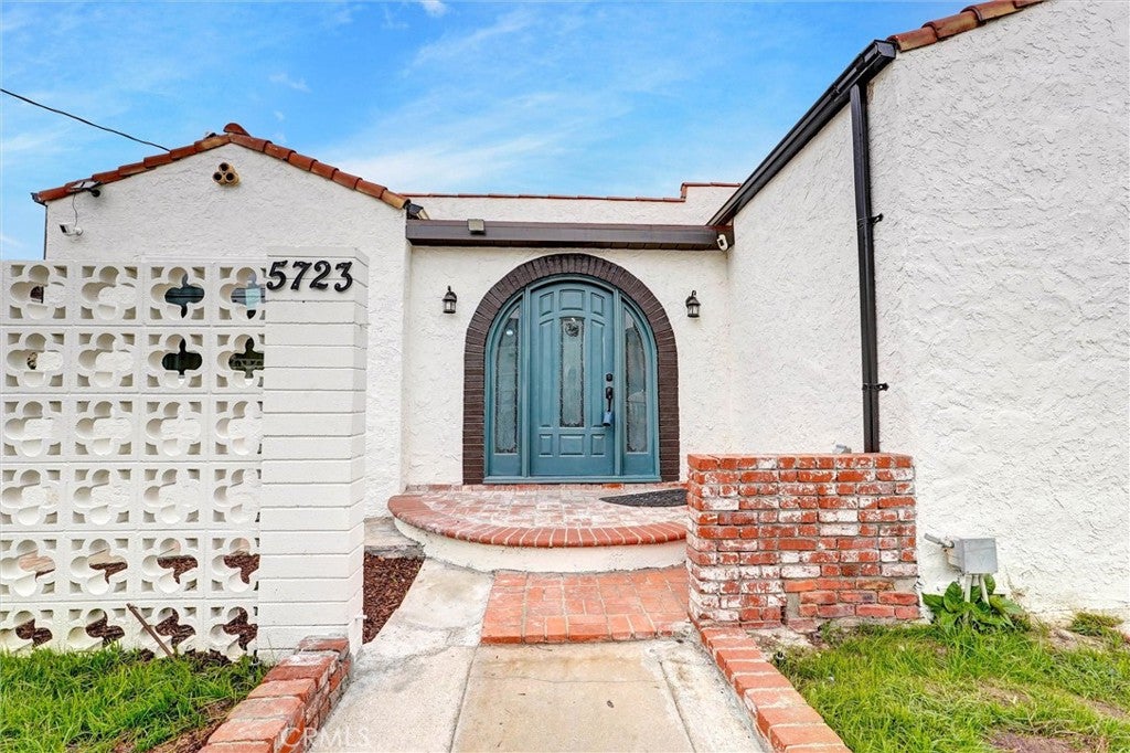 Photo of 5723 Ensign Ave, North Hollywood, CA 91601 (MLS # SR26071883)