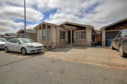 Photo of 704 Garner Avenue #30, Salinas, CA 93905 (MLS # ML82052492)