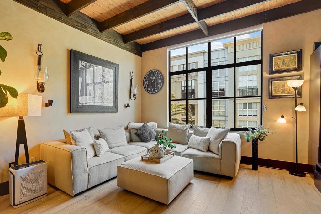Undisclosed Address #ML82045621, San Jose CA 95128