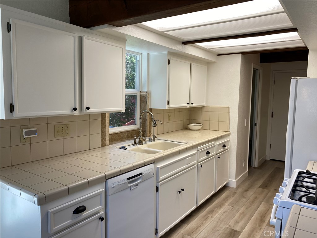 Cambri Pines Manor 02 - Residential