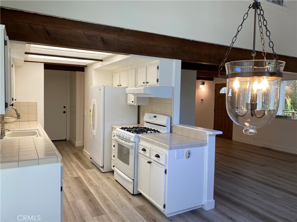 Cambri Pines Manor 02 - Residential