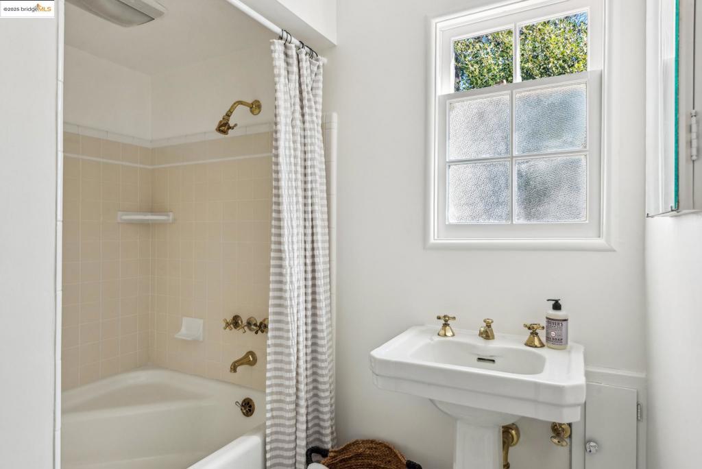 EL CERRITO - Residential