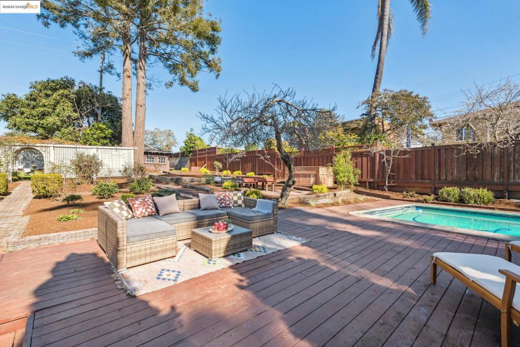 EL CERRITO - Residential