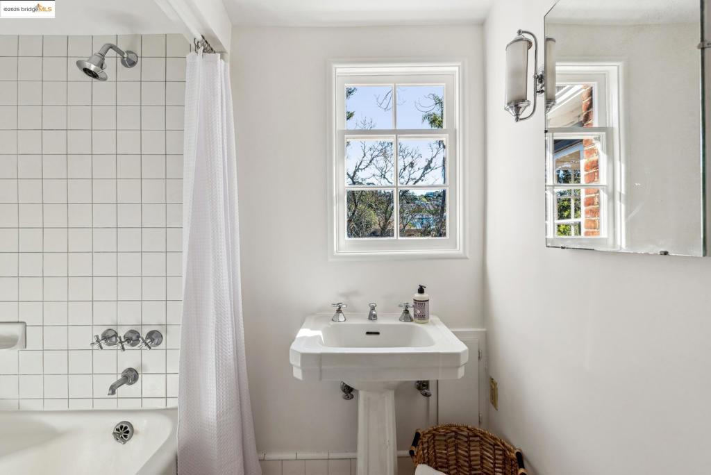 EL CERRITO - Residential