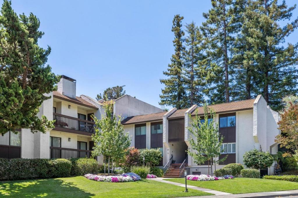 This cozy 2-bedroom, 1.5 bathroom condominium spans over 1,009 sq ft and offers a comfortable living experience. The kitchen is equipped with modern appliances including an electric cooktop, oven, dishwasher, microwave and refrigerator, all complemented by sleek granite countertops. The living area features elegant flooring and a welcoming fireplace, perfect for relaxation. Enjoy the convenience of a heated pool. Laundry is conveniently located in the unit. This property falls within the outstanding Los Altos Elementary School District (Gardener Bullis (K-6), Egan Junior High (7-8)) and Los Altos High School. This condo is perfectly situated in the heart of Downtown Los Altos and its vibrant cafes, restaurants and shops. It's also in close proximity to commute routes, providing easy access to hundreds of companies on the Peninsula and in Silicon Valley. This home offers all you need for a comfortable and efficient lifestyle. Don't miss out on this opportunity to own a piece of Los Altos living.