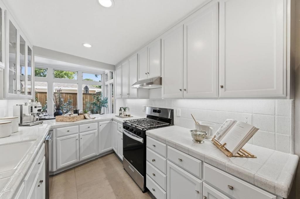 Photo of 1962 Menalto Ave #B, Menlo Park, CA 94025 (MLS # ML82025240)