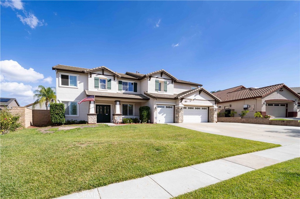 Main image without alt text