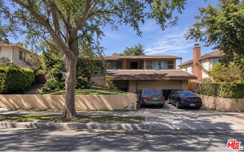 Photo of 3435 W 84th Place, Inglewood, CA 90305 (MLS # 26987869)