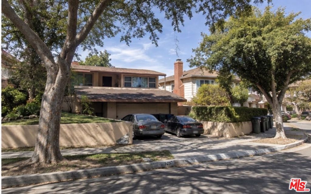 3435 W 84th Place